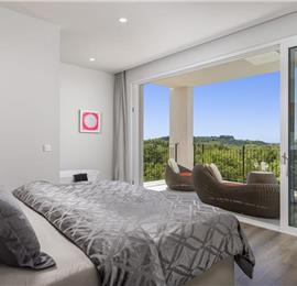 Luxury 4-Bedroom Villa with generous sized Infinity Pool near Buje, Istria. Sleeps 8